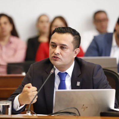 Administrador de Empresas, Negocios intern, Maestría procesos urbanos y ambientales @eafit Perito Valuador. Exdirector @Isvimed precandidato Alcaldia Medellín