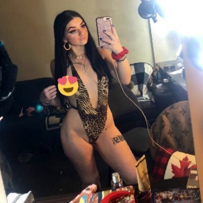 ✨ makeup, over priced lingerie. cheese pizza, & horror enthusiast ♈️🌞| #BLM