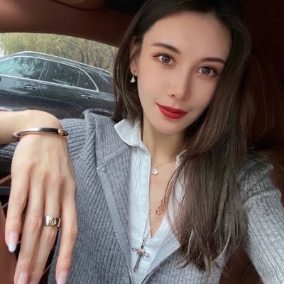 I am a girl from Singapore, 34 years old. In my free time, I like to go shopping or do some cardio. I am a food lover. Hope to make more new friends