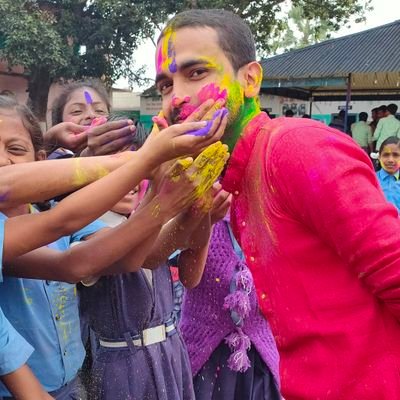 दिल बड़ा हो तो दोस्त बनते हें और अक़्ल बड़ी हो तो दुश्मन !