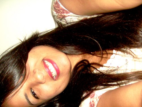 yaramenezes's profile picture. off