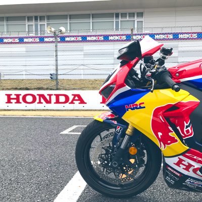 私はクシタニおじさん                              Red Bull Honda with バイクLIFE