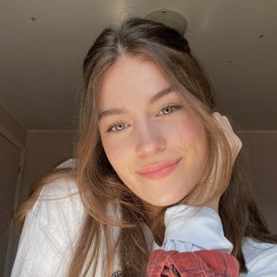 juliannnaav's profile picture. 