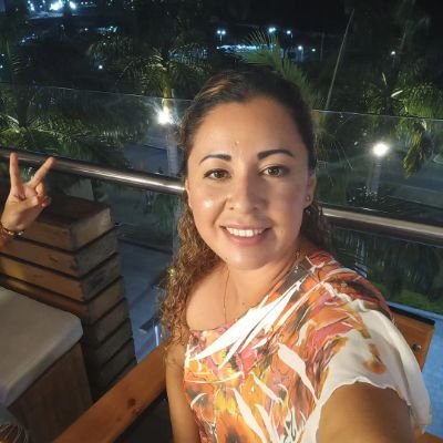 Mi familia, mi mayor bendición 👨‍👩‍👧‍👧🌠🌺💋
Madre y Esposa 😉
Relacionista Pública y Comunicadora Ocupacional
EMAIL: gabyta1622@live.com
IG: gabyta_91