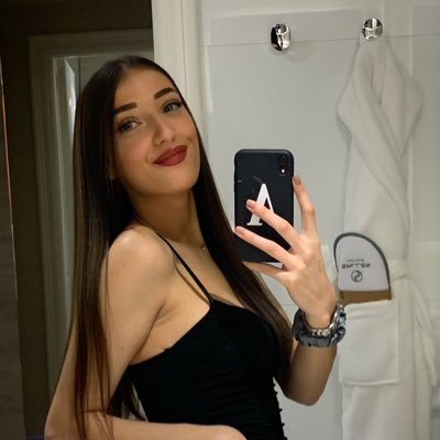 alicejulou1's profile picture. holi