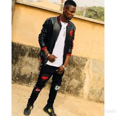I'm a qualified chef👨🏻‍🍳🍖🍕🌮🍟🥘 & also an entertainer🎤🎧🎵🎶 a die hard of Davido👑