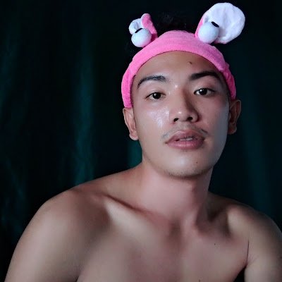 errwangeron's profile picture. Confident