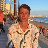 tom (@tom__lry) 's Twitter Profile