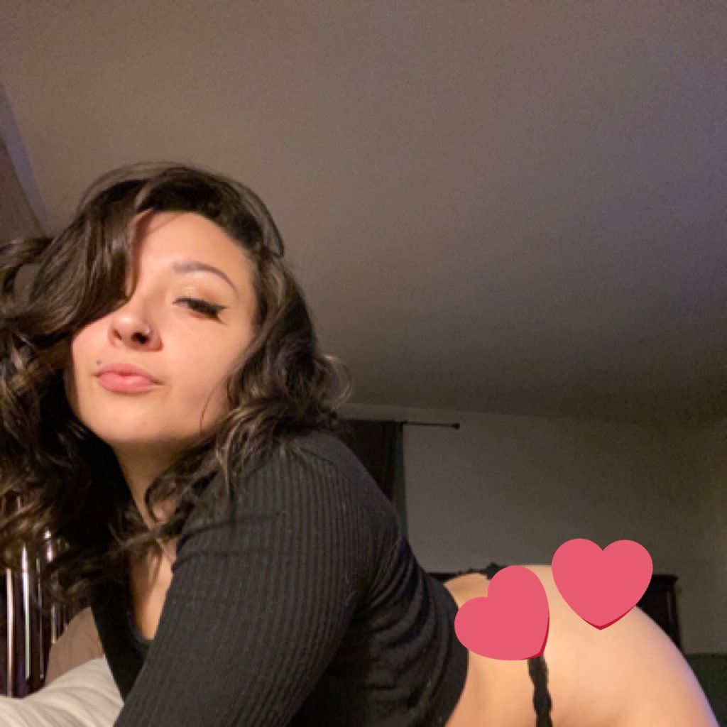 SavanahRose18's profile picture. Your favorite animal obsessed alcoholic.   Hampton’s native transplanted in upstate NY 🇵🇷🇵🇱