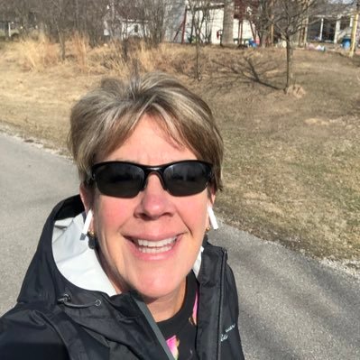 Airbnb Superhost. Wife, mom, Nana. Love water exercise, bicycling, volunteering, fitness and especially love Seniors!