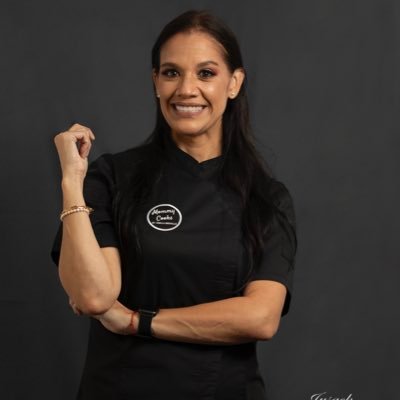 Azellam's profile picture. Lo que esta para ti, ni aunque te quites y lo que no, ni aunque te pongas!