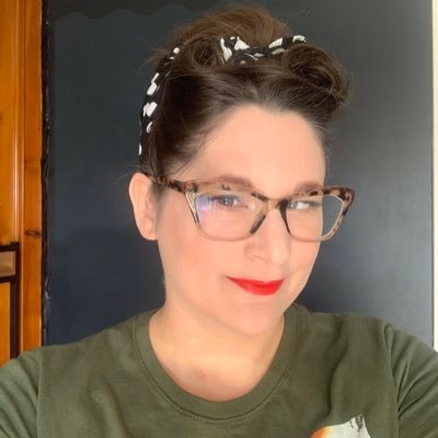Geeky, retro, tea drinking Mama. Lover of world culture, retro hair, making things myself, and secular homeschooling.