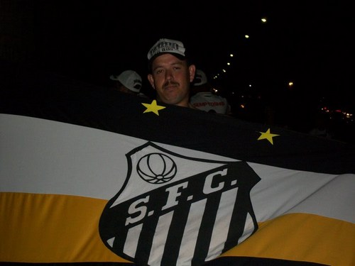 Não ligo que me olhem da cabeça aos pés..porque nunca farão minha cabeça e nunca chegarão aos meus pés