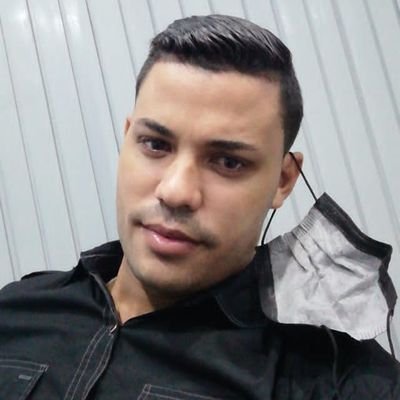 AcielPRguez's profile picture. 🇨🇺 Secretario de la #UJC #MitransCuba.
Vengo de un tiempo de plagas y sequías.
Pero a sangre y sudor se hizo cosecha.
Y heme aquí, latiendo aún esta fecha.