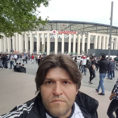 Beşiktaşlıyız Beşiktaşlı.
Anlayamaz kimse bu aşkı...
MKA...