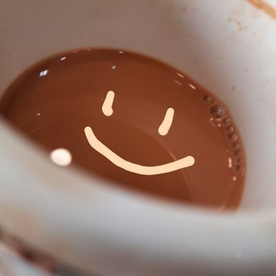 SmilingMilkteaa's profile picture. 最喜歡的事是飲用同類(奶茶)
正在微笑的奶茶
笑到你心裏發寒😊