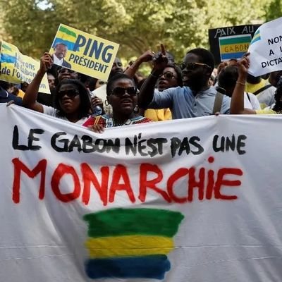 #Gabon #France #Activiste #AntiCorruption . Abat la Françafrique 
💚💛💙 #NUPES 💙🤍❤