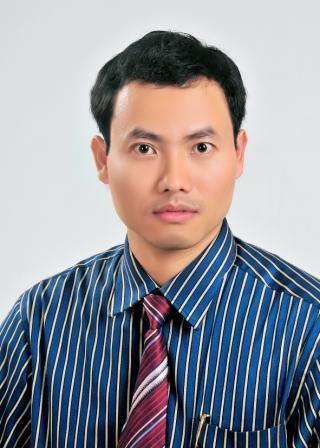 Born in 1975, Dinh Van Loc, Director of Viet Da Travel. stepped into life with two Bachelor Degrees in Foreign Languages and Foreign Trade.
