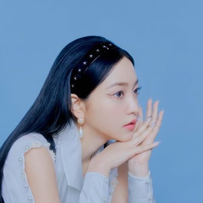 she/her — yeri looks so pretty in the pfp