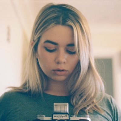 livhides's profile picture. writer • tweeter for 3RRR's @einstein_agogo • she/her