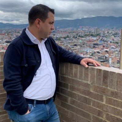 Fabiancamilogz's profile picture. Dios es mi vida, Me apasiona adorarlo y hablar de Él. Esposo de Andrea, papá de Abigail. Politólogo de Profesión. Especialista en Estudios Políticos,