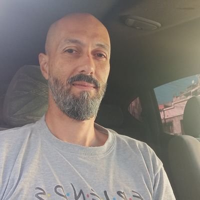 Sr Digital Art Director | Web Designer | Cool Hunter | 47 YO | 1.93 de sarcasmo | Single Parent |
Disclosure: Venezolano en Venezuela