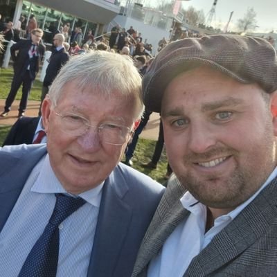 travelled all over the country&Europe to see Man united win the lot❤. got 3 amazing children milo,klay&bluebell,married to Sophie harris ❤⚽️🏌️♂️🎣🥊🎯🎱🏇🎶💎