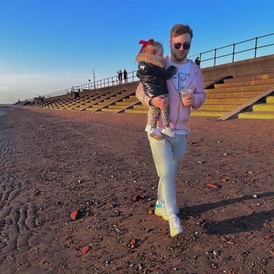 I like screamy music, CCGs and Pokémon Go -
Husband to Rebecca 👫 -
Father to Penelope 👨👧-
Food man to 3 cats 🐈⬛🐈⬛🐈