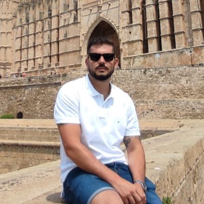Estudiante de Ingeniería Aeronáutica y Licenciado en Historia.