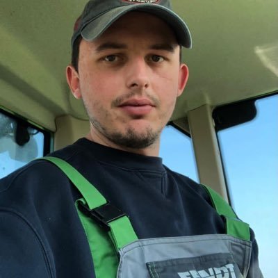 L’agriculture et le hockey sur glace. Élevage caprins en Maine et Loire
