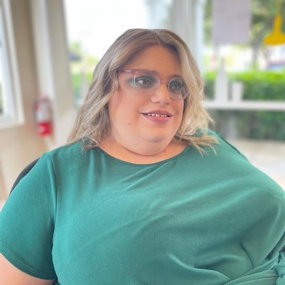 Karinonwheels's profile picture. #PlusSize/ #Disabled content creator, social worker, believer in the power authenticity and the stories of #DisabilityIRL. #Fashion #beauty #nails make me happy