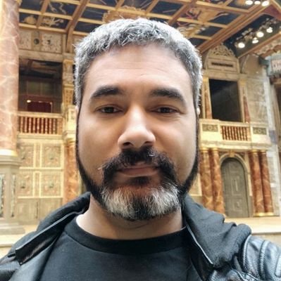 Psicólogo e curioso da diversidade de formas de viver.