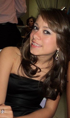 Aline Paiva, só te sigo com 2 contos HSUASHAUSAU.Alegre,irritante,louca,tímida (as vezes)...Amiga. Deus,família,amigos...O resto é com vc!