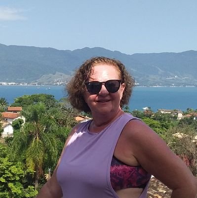 ElianiFabrin's profile picture. 