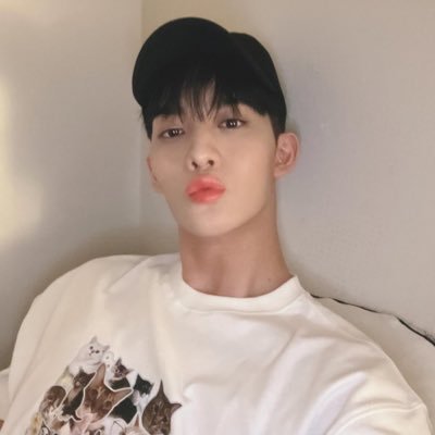 only for jinyoung bae, #배진영 #裴珍映// 180901 i met my rose // 190518 i hitouched and took a photo with my rose 💗 he/him 💗 🐺 fan account #CIX