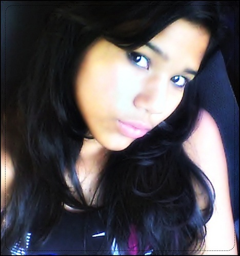 Milla;[a]Pequena pra quem vê;Gigante pra quem mi ama!
 nâo posso min descrever ainda.Minha vida começo agora!
Oque faço e levar ella.