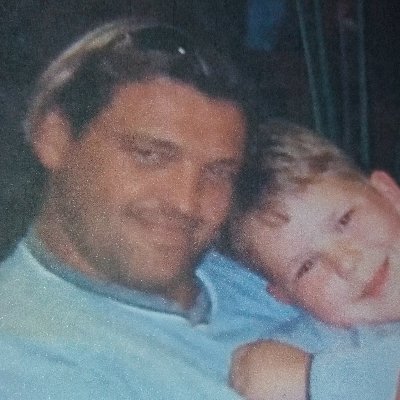 DBuelens's profile picture. Extreem eerlijk!
Geen linkse deugseut, dus automatisch extreem rechts. 

Als het choqueert wat ik zeg, dan hoop ik dat je nooit hoort wat ik denk.

.