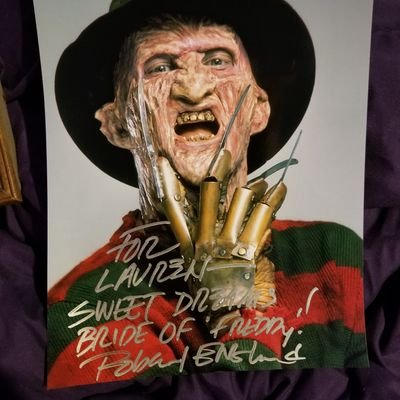 True crime🔪Cryptids👽&Conspiracy Theories🛸are my life~
Wife of Freddy Krueger❤Attained by Robert Englund himself