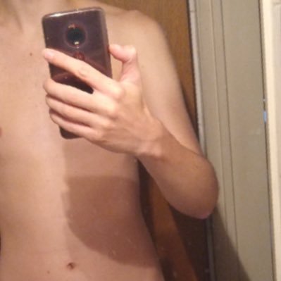 18 year old with a huge cock. Love receiving dms. I don’t meet up