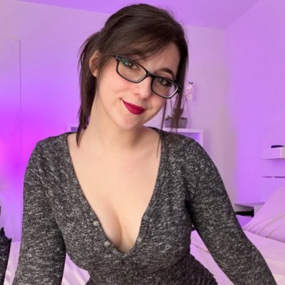 French Canadian gamer and cosplayer ❤️ I make spicy content and my page is FREE to join 😘