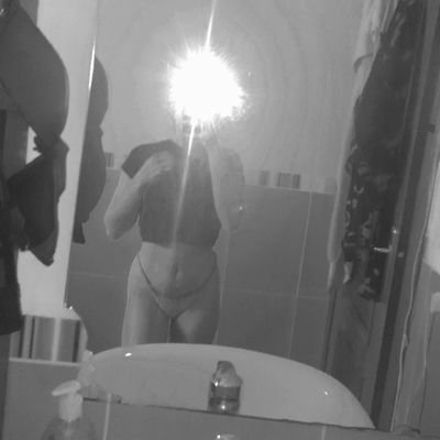 ♡Grao castellon♡
__17⏳
《Naci para vivir mi vida no para que mi vida la vivan los demas》