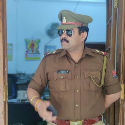 🔱जय श्री महाकाल  बाबा 🔱
 👮🏻‍♂️Sub Inspector 
Cyber Crimeanalyst 🔍
#Dial 112