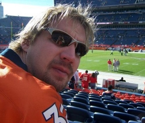 nhoelk's profile picture. 