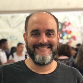 Trabalhando sobre cibercultura, smart cities, algoritmos e o futuro do trabalho.