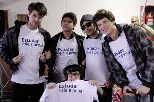 Fã Clube Oficial da banda KEEPERS (@escutekeepers)!
donas:  @alltimelele; @_annabeattriz;  @fuckthetime_, @gabii_rocha, @nossoerro_, @maribrun e @alexandrawr_.
