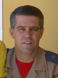 Bombeiro Militar, exerce suas atividades profissionais na Secretaria Estadual de Defesa Civil em Santa Catarina.