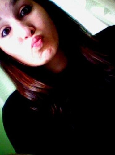 Não leve a vida tão a sério.Descomplique, quebre regras, perdoe rápido, ame de verdade, ria descontroladamente e nunca lamente nada que tenha feito você sorrir.