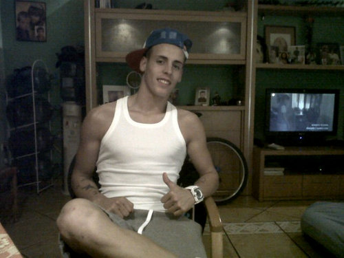 isake22's profile picture. empresario//Aficionado a las motos//Forofo del f.c.barcelona//Si llegas a la cima solo,quien hara la foto?