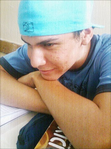 Sou nada mais que o reflexo das minhas atitudes , orgulho de ter chegado onde
cheguei & a satisfação de ser 
quem eu sou...