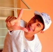 Sorria! Sorrir abre caminhos, desarma os mal-humorados, contamina. Mas sorria com a alma, não apenas com os lábios.  SIGAM-ME !  =)